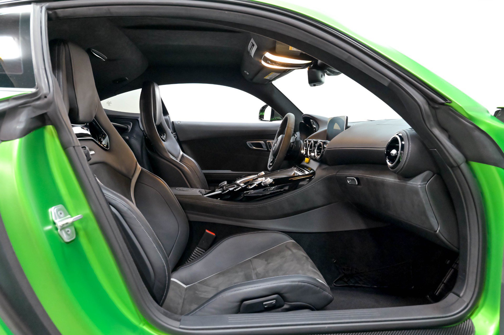 Used 2018 Mercedes-Benz AMG GT R image 34