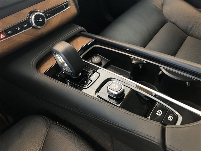 Used 2025 Volvo XC90 B6 Plus image 33