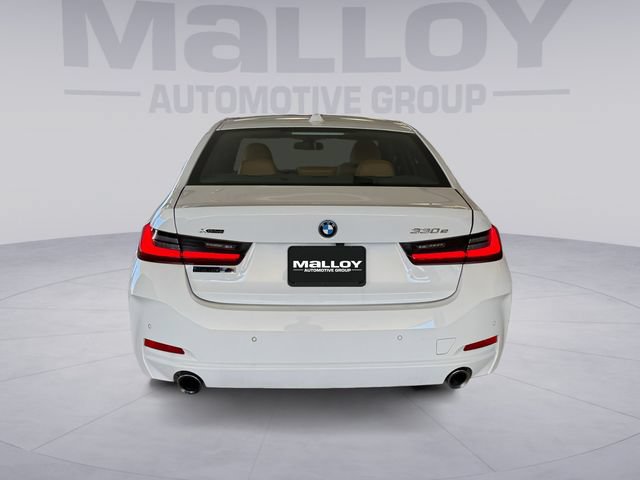 Used 2023 BMW 330e xDrive w/ Driving Assistance Package AWD/4WD image 4