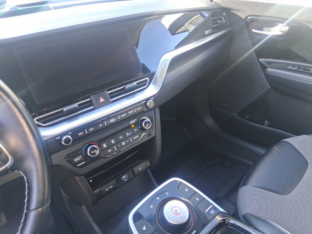 Certified 2022 Kia Niro EX w/ Cold Weather Package image 16