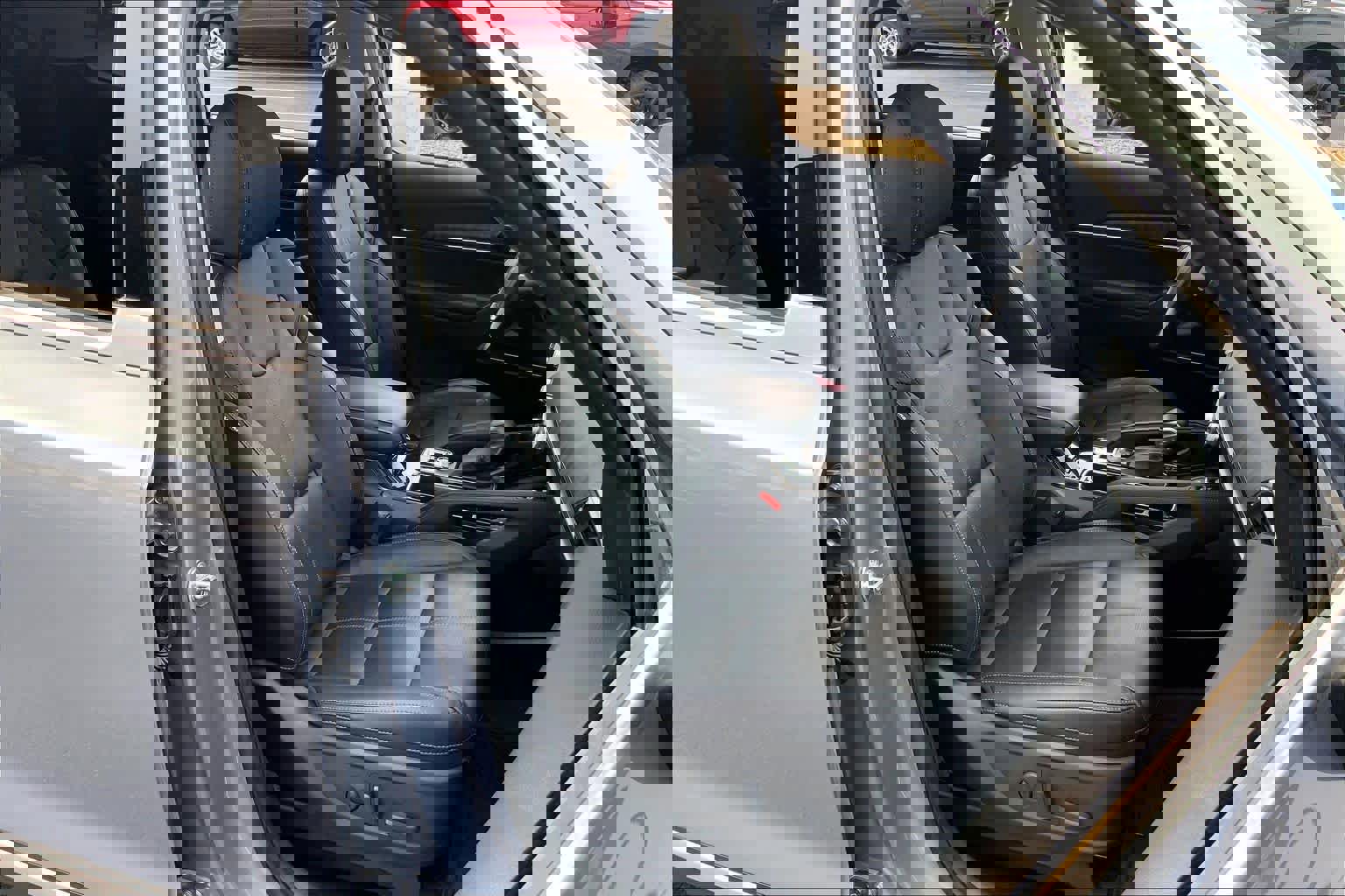 Used 2024 Kia Telluride EX w/ EX Captain's Chair Package image 9