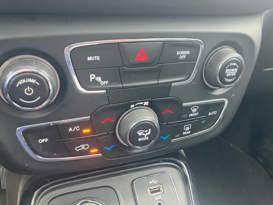 Used 2018 Jeep Compass Limited w/ Navigation Group AWD/4WD image 20