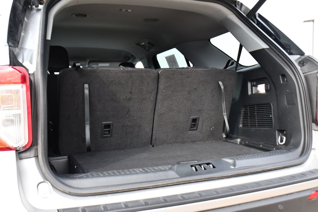 Used 2023 Ford Explorer XLT w/ Equipment Group 202A AWD/4WD image 19