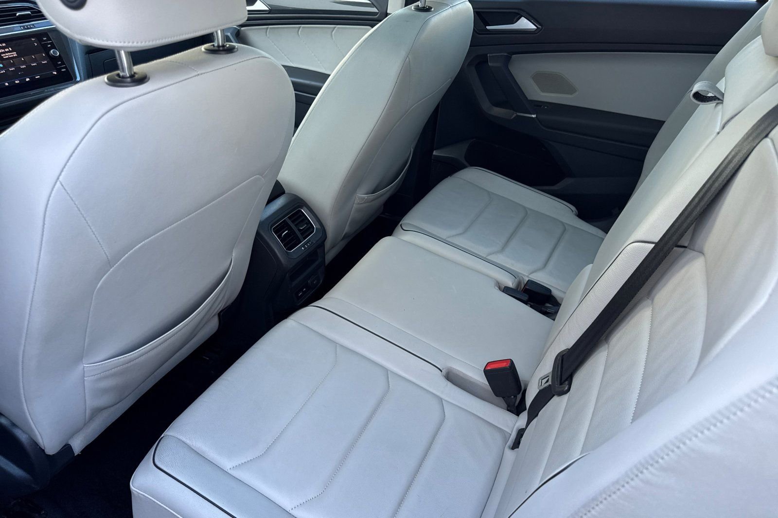 Used 2018 Volkswagen Tiguan SEL Premium w/ 3rd Row Seat Package AWD/4WD image 4