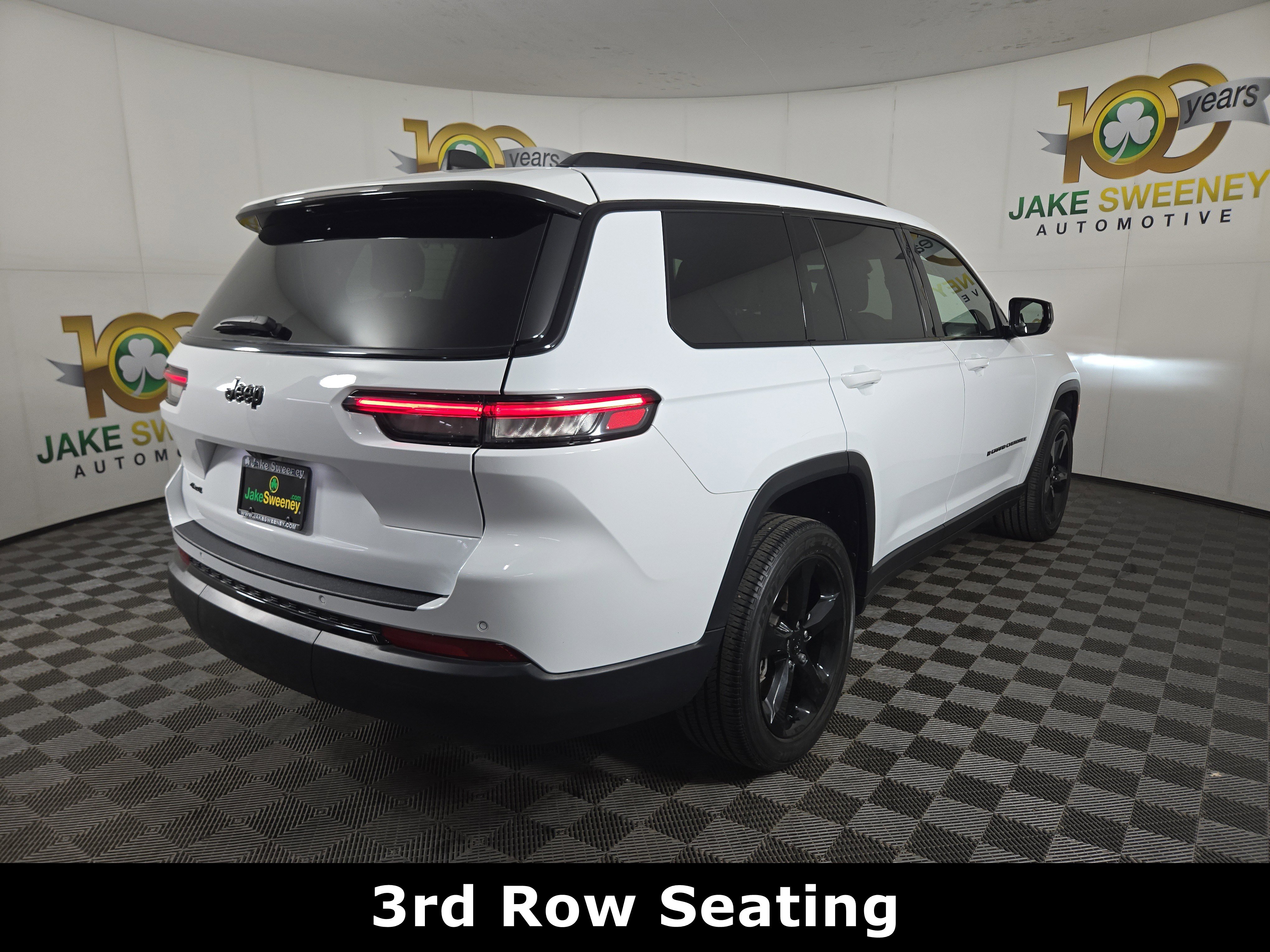 Used 2023 Jeep Grand Cherokee L Laredo image 9