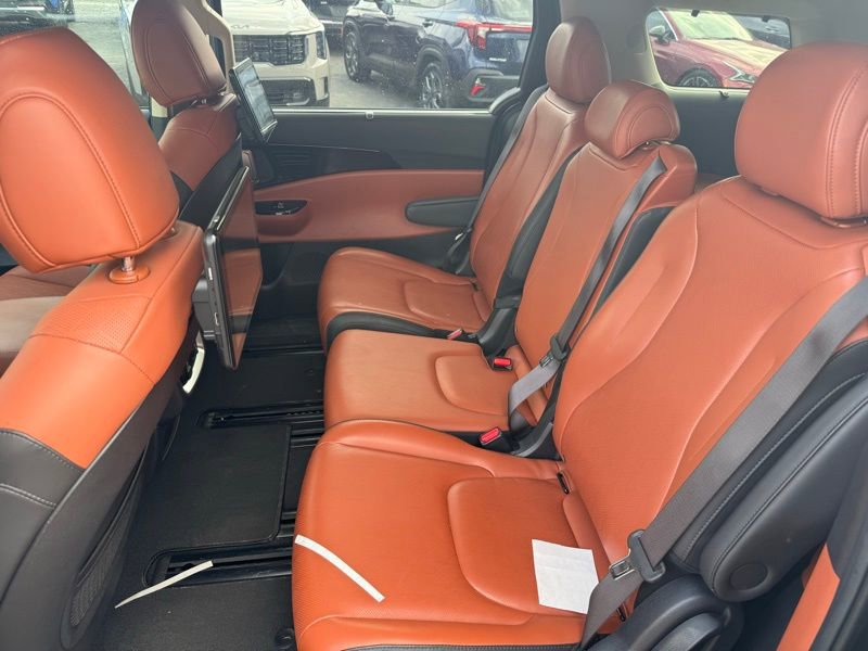 Used 2022 Kia Carnival SX image 9