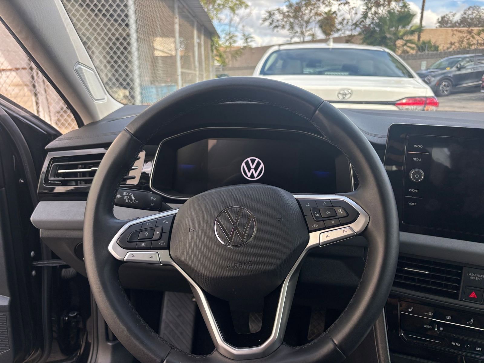 Used 2025 Volkswagen Jetta SE image 34