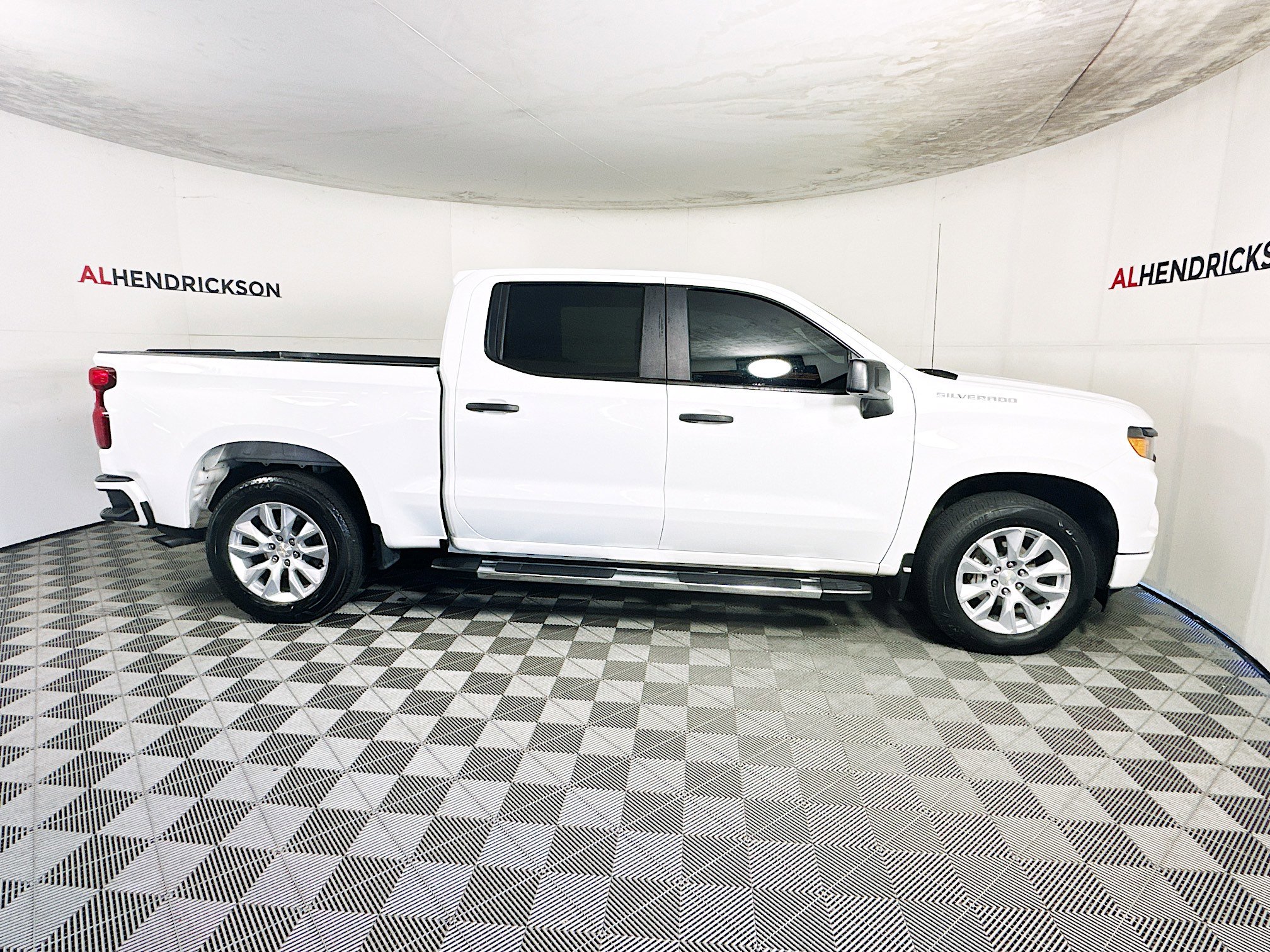 Used 2023 Chevrolet Silverado 1500 Custom image 2