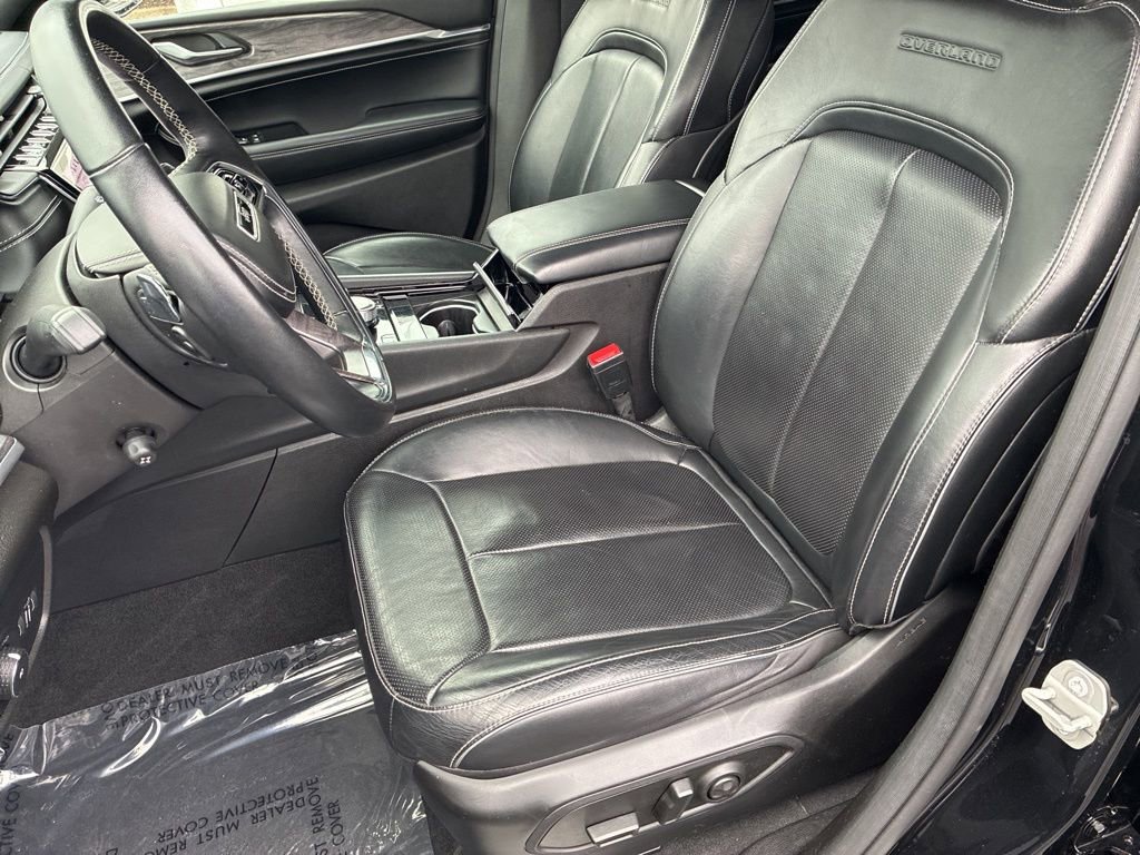 Used 2022 Jeep Grand Cherokee Overland w/ MOPAR Finishing Package AWD/4WD image 17