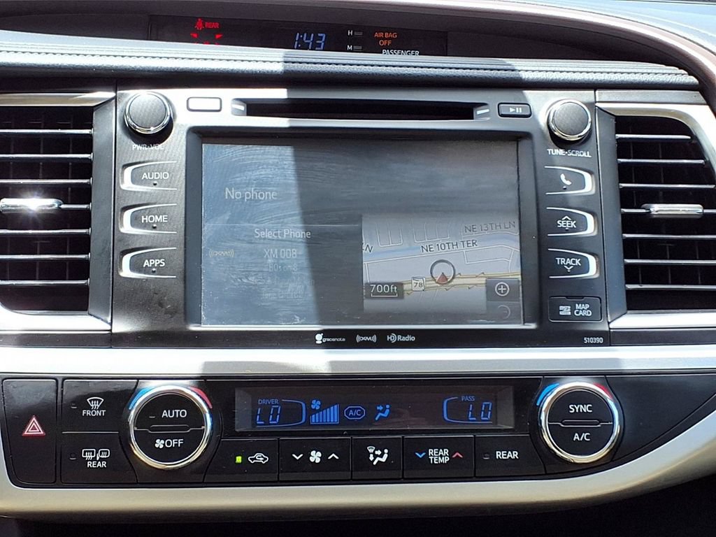 Used 2019 Toyota Highlander XLE FWD image 22