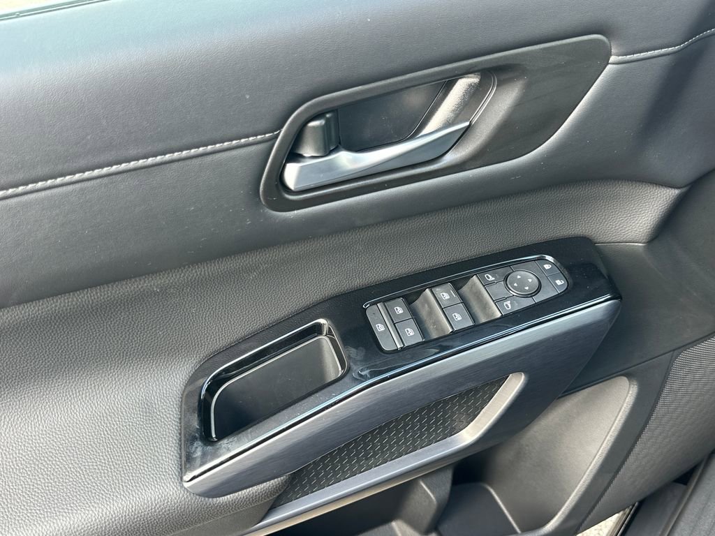 New 2026 Nissan Pathfinder SL w/ SL Premium Package image 10