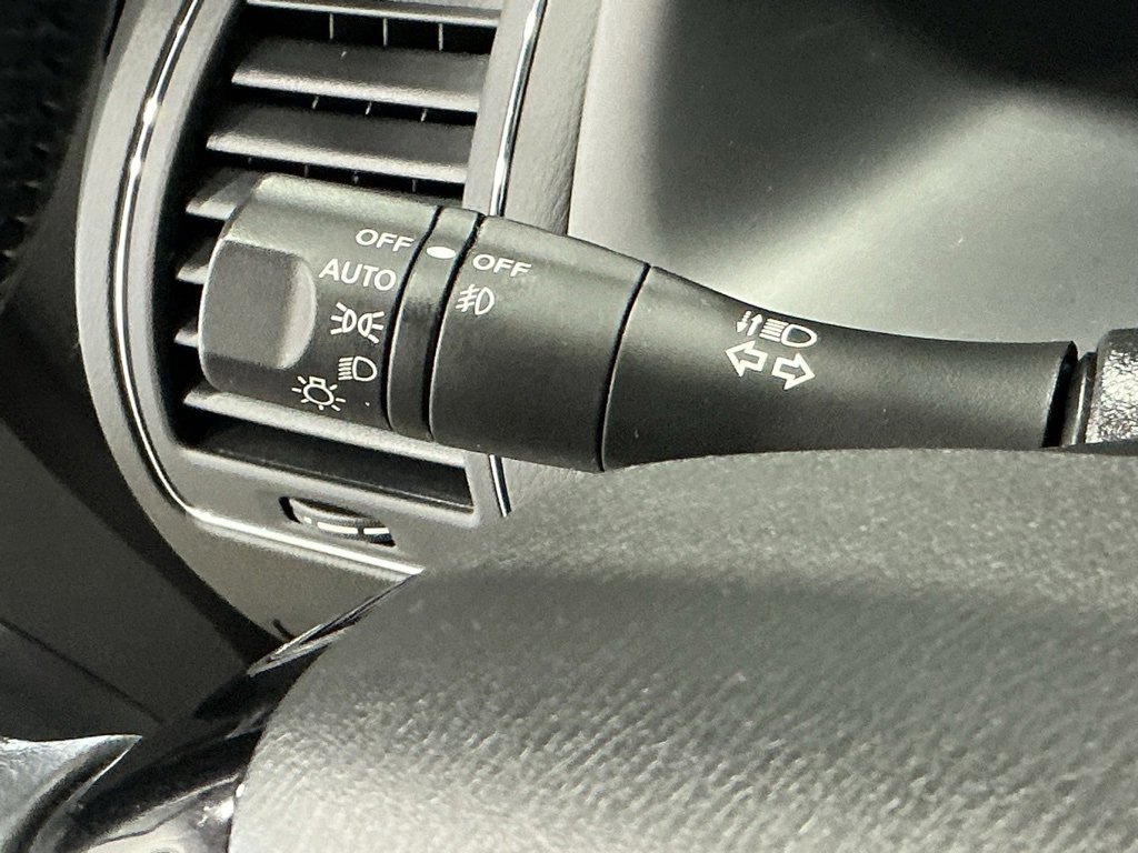 Used 2024 Nissan Armada SL w/ Captain's Chairs Package image 17