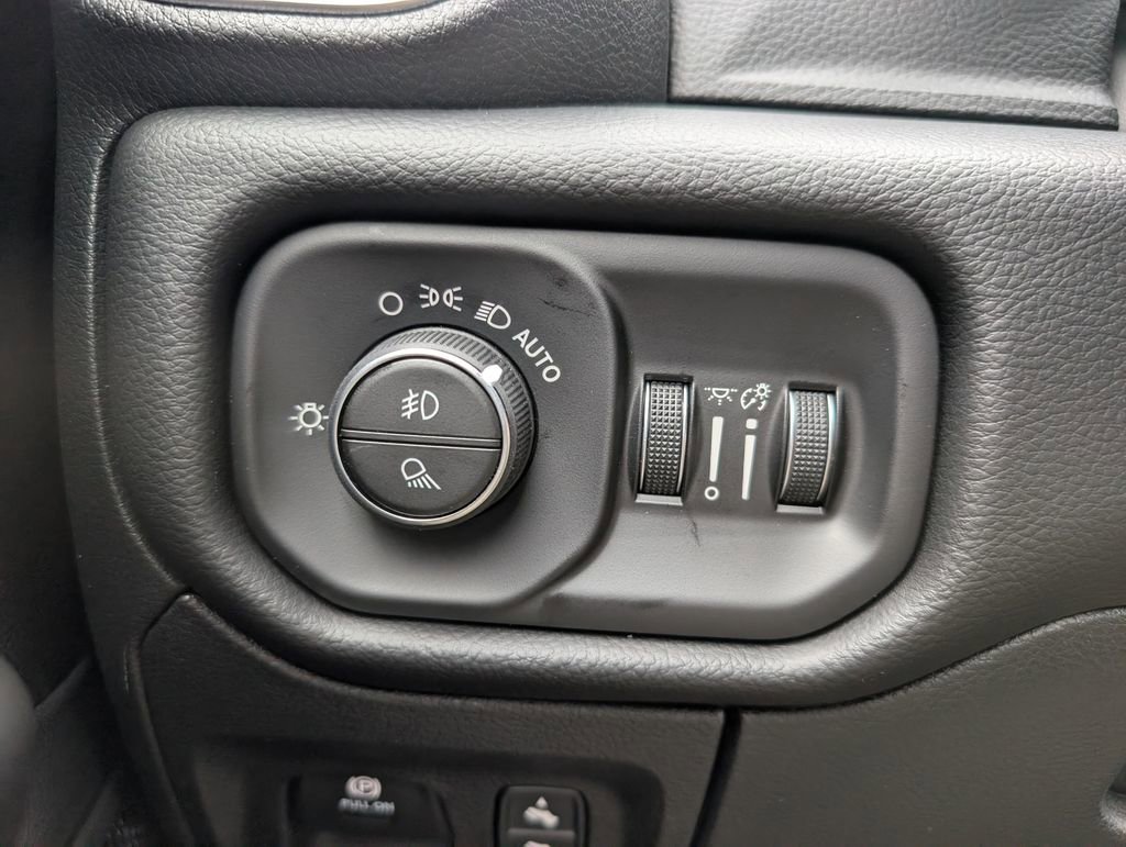 New 2026 RAM 1500 4x4 Crew Cab image 37