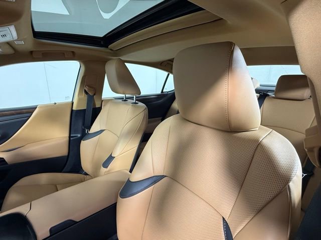 Used 2025 Lexus ES 350 w/ Premium Package image 14