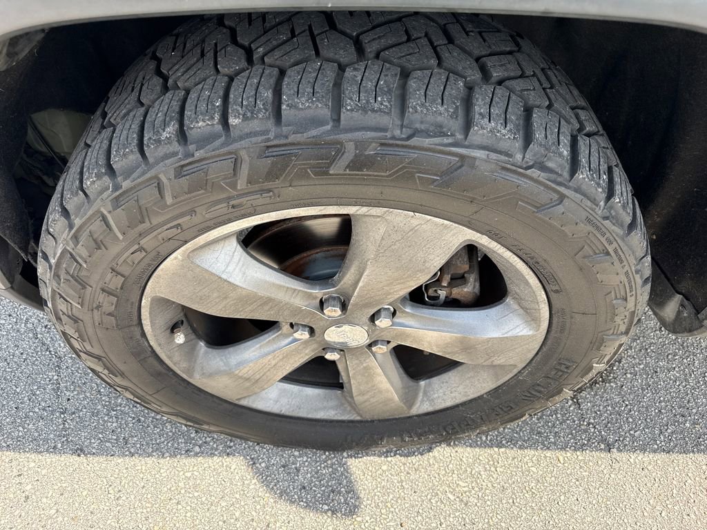 Used 2014 Jeep Grand Cherokee Limited w/ Luxury Group II image 12