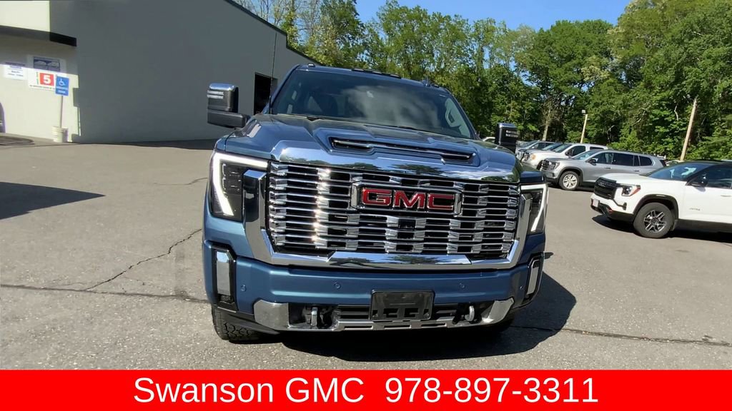 Used 2025 GMC Sierra 2500 Denali w/ Denali Reserve Package AWD/4WD image 3