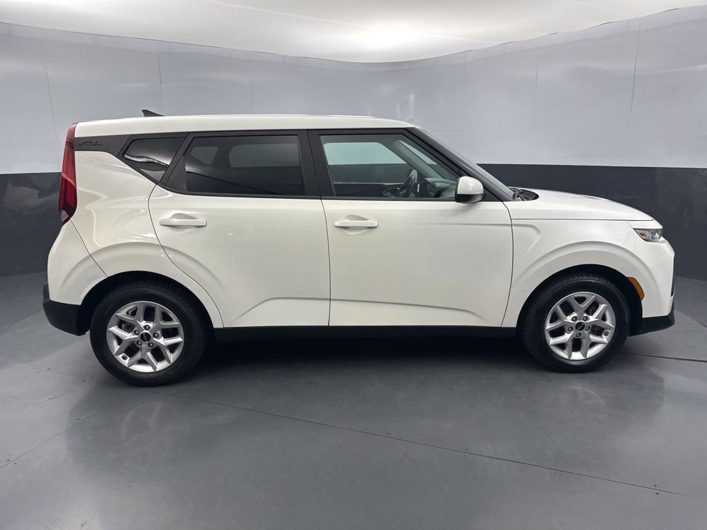 Used 2022 Kia Soul LX w/ Technology Package FWD image 6