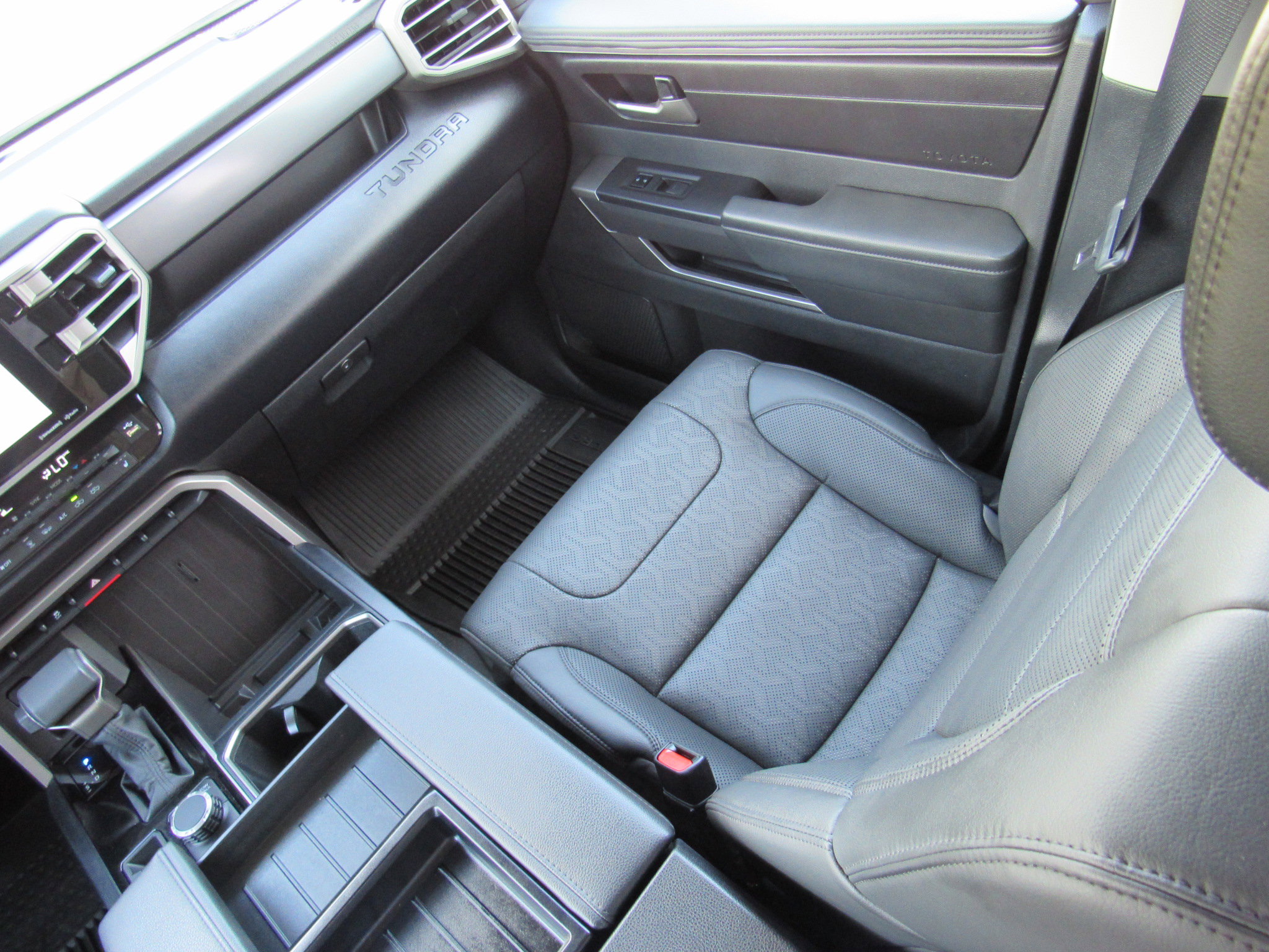Used 2024 Toyota Tundra SR5 w/ SR5 Premium Package AWD/4WD image 39