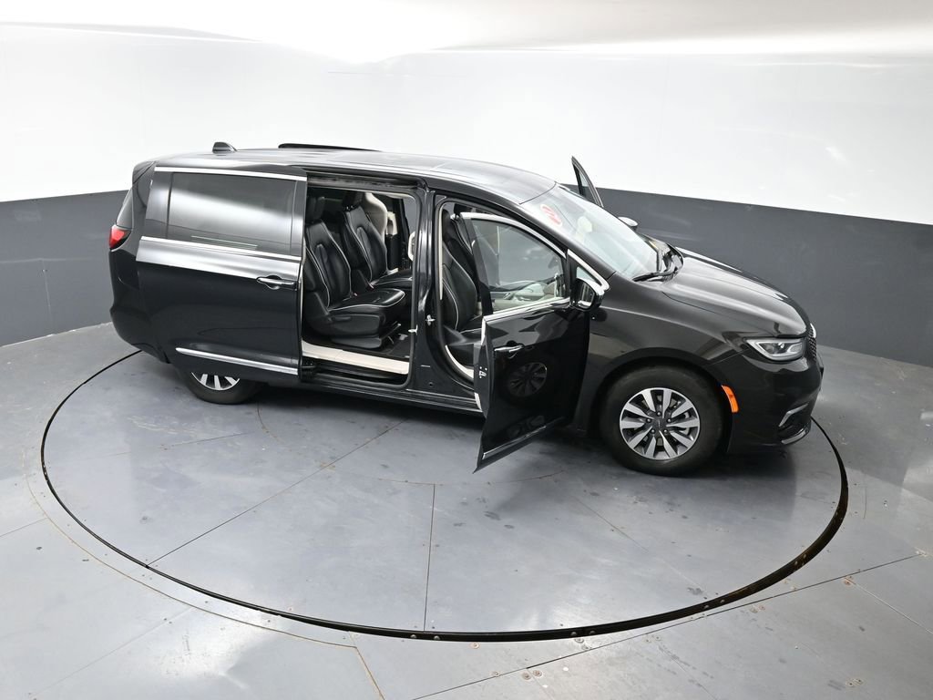 Used 2023 Chrysler Pacifica Limited FWD image 60