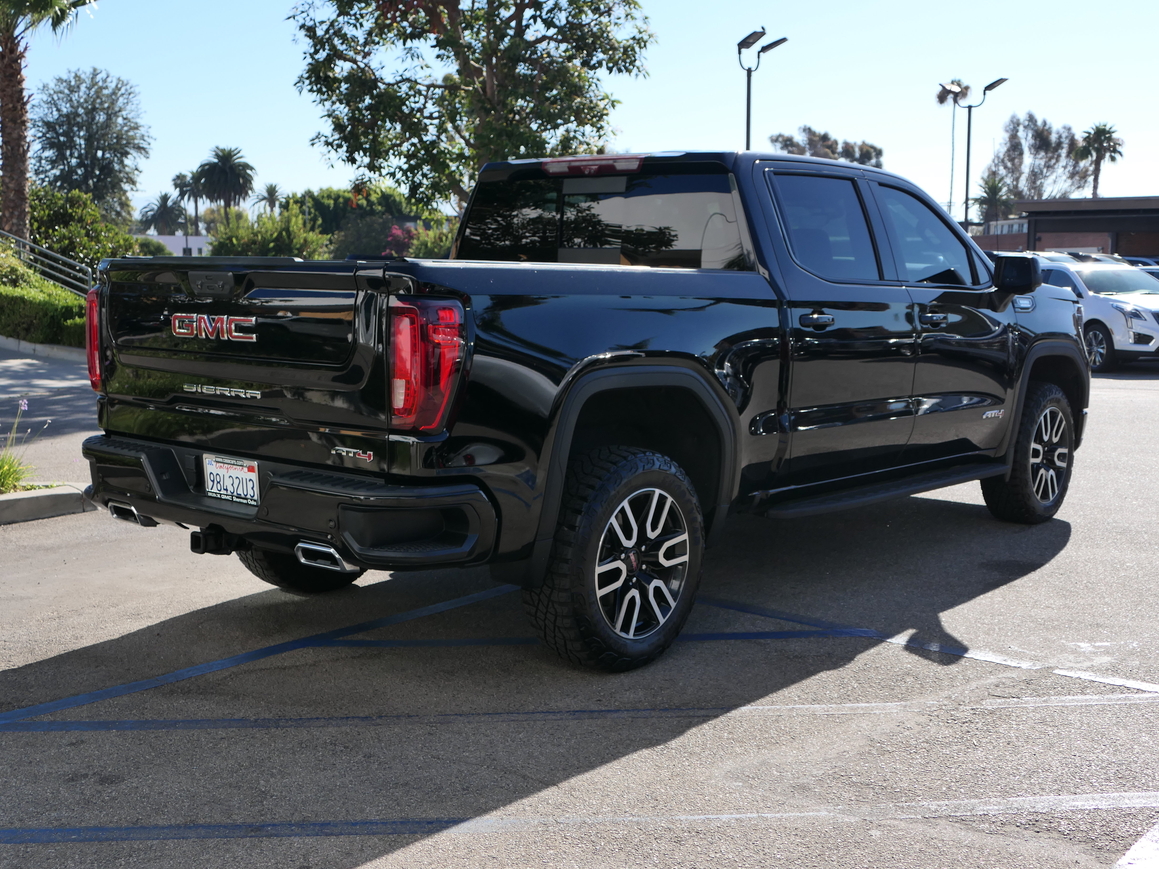 Used 2023 GMC Sierra 1500 AT4 w/ AT4 Premium Package AWD/4WD image 6