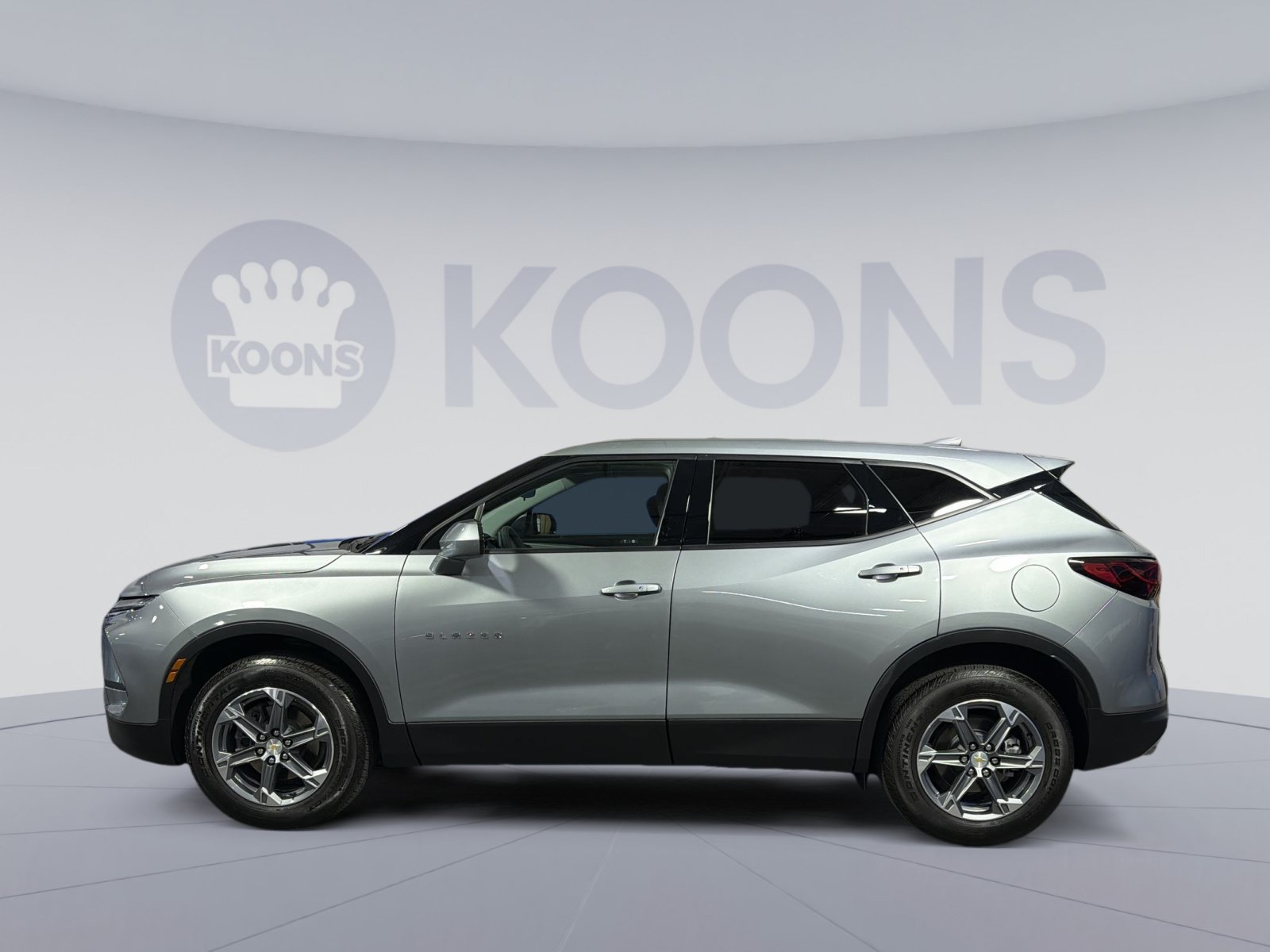 Used 2023 Chevrolet Blazer LT AWD/4WD image 2