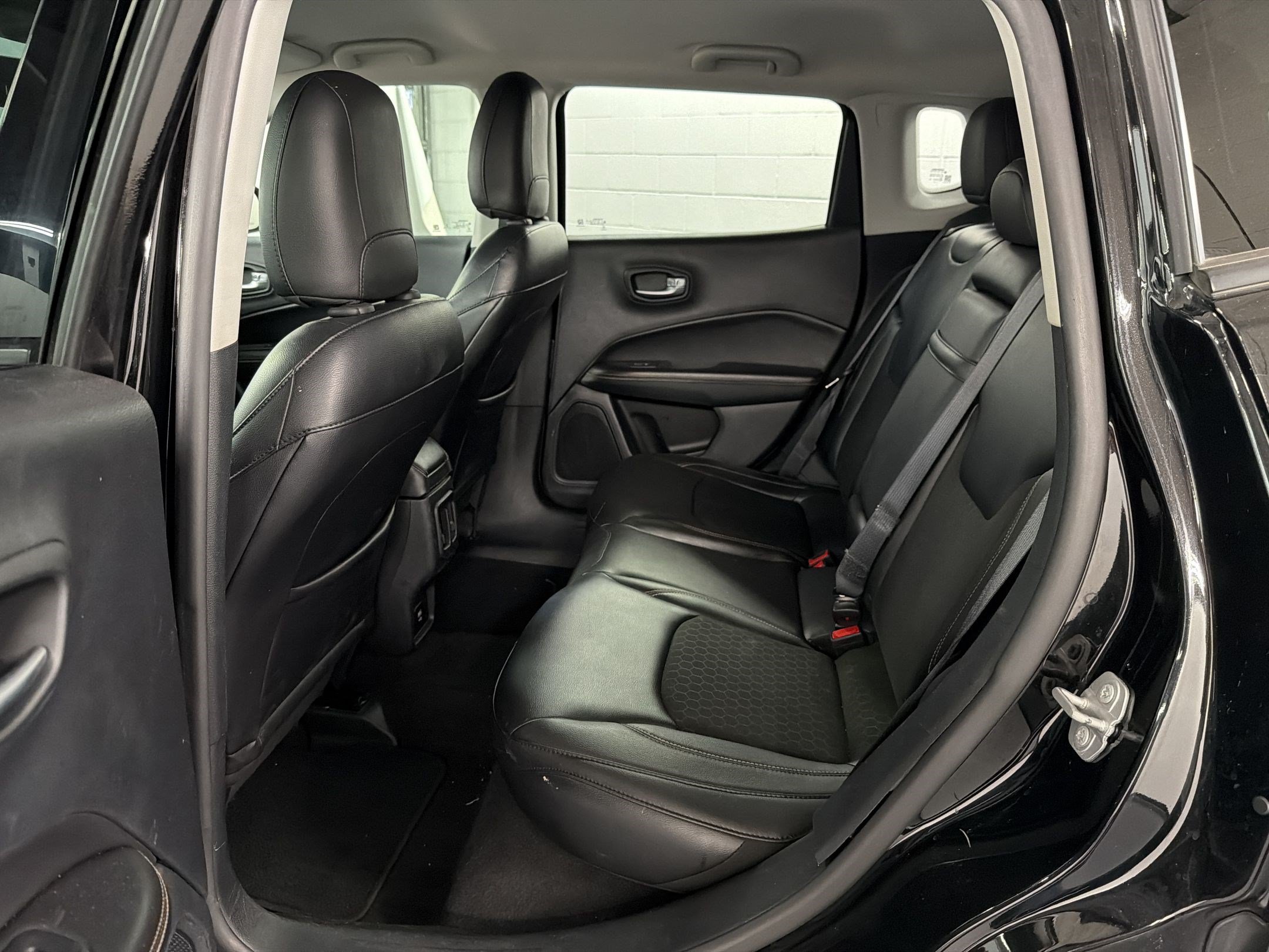 Used 2017 Jeep Compass Latitude w/ Safe & Security Group FWD image 15