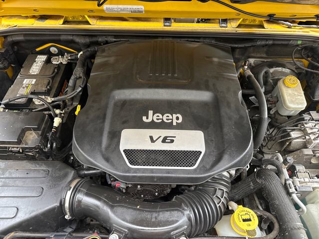 Used 2015 Jeep Wrangler Unlimited Sahara AWD/4WD image 28