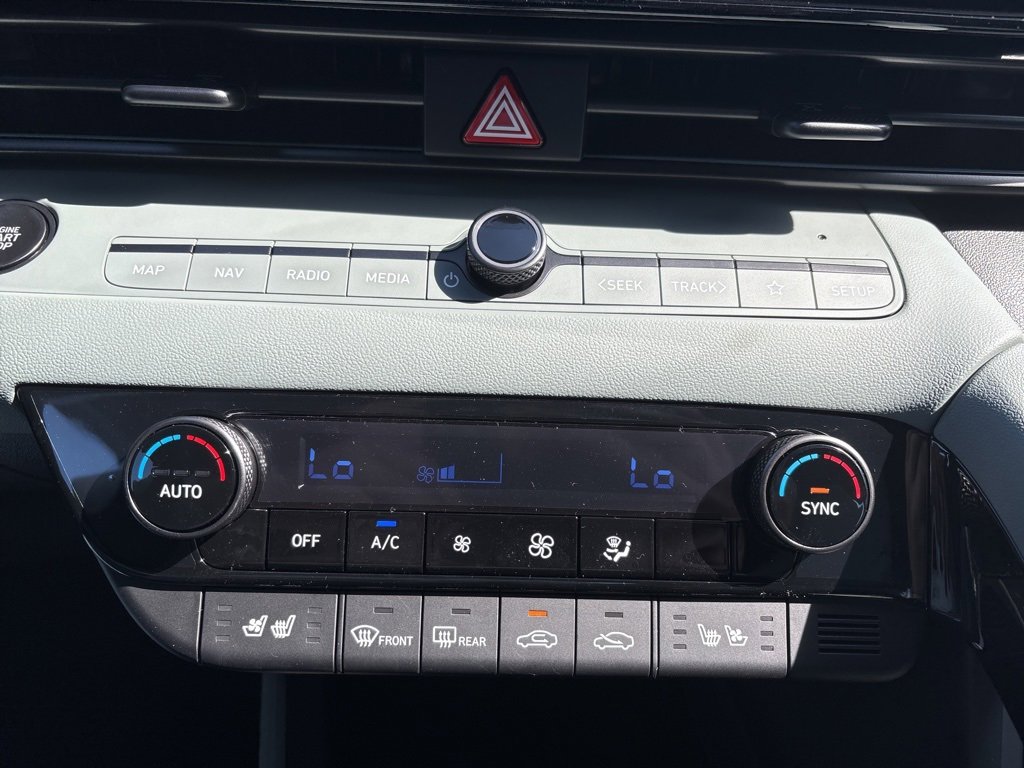 New 2025 Hyundai Elantra Limited image 21