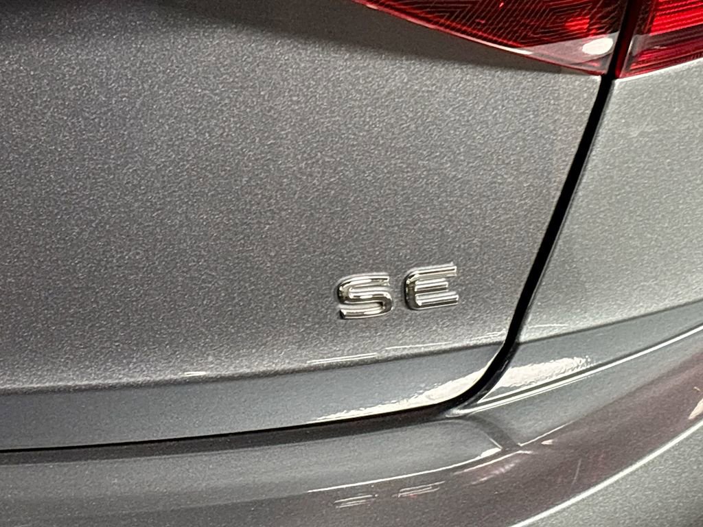 Certified 2022 Volkswagen Jetta SE w/ Panoramic Sunroof Package image 24