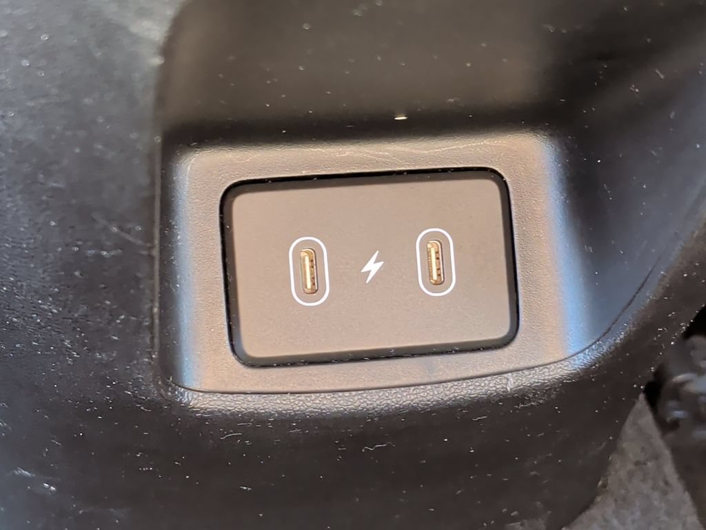 Used 2024 Hyundai Elantra Limited FWD image 32