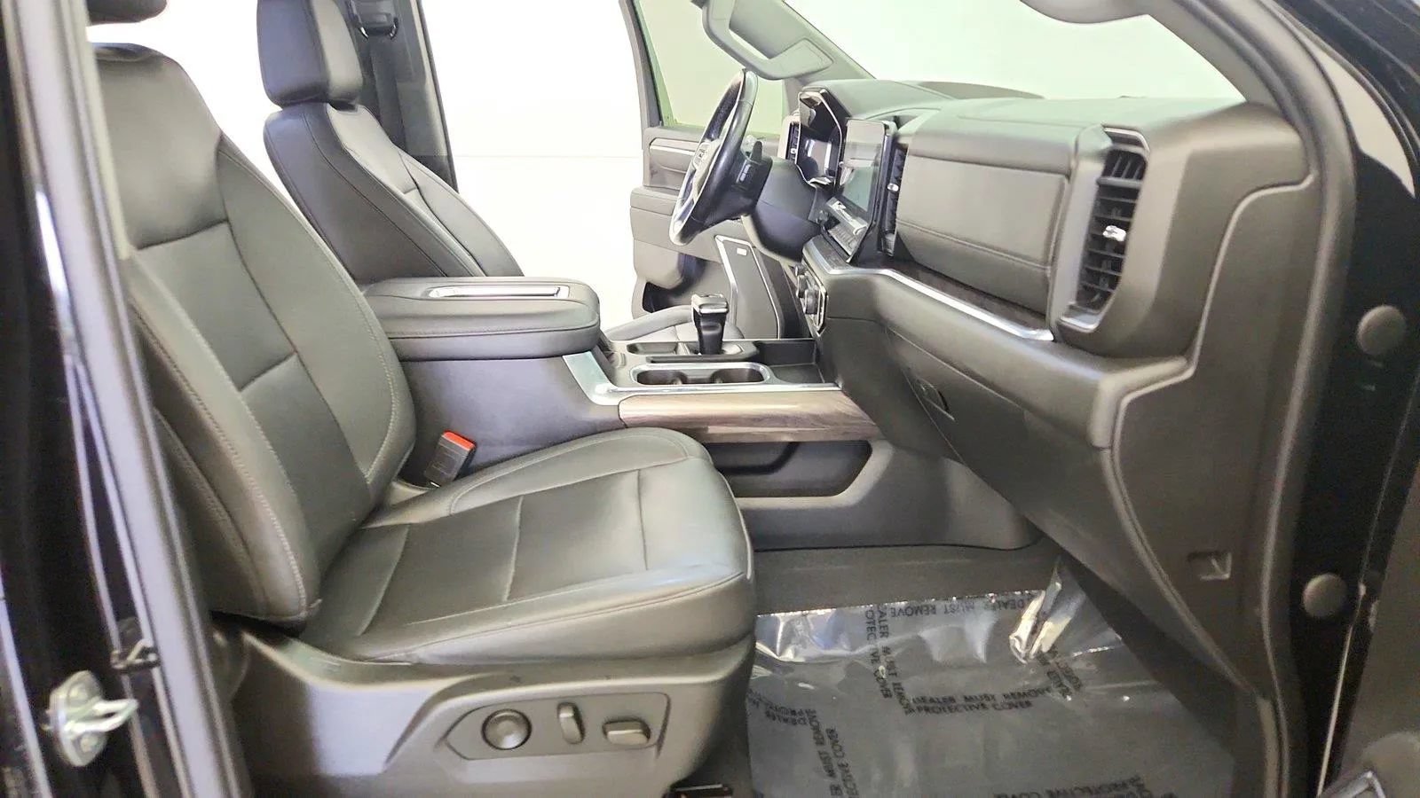 Used 2022 Chevrolet Silverado 1500 LTZ w/ LTZ Premium Package AWD/4WD image 29