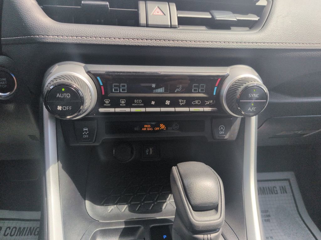 Used 2025 Toyota RAV4 XLE AWD/4WD image 18