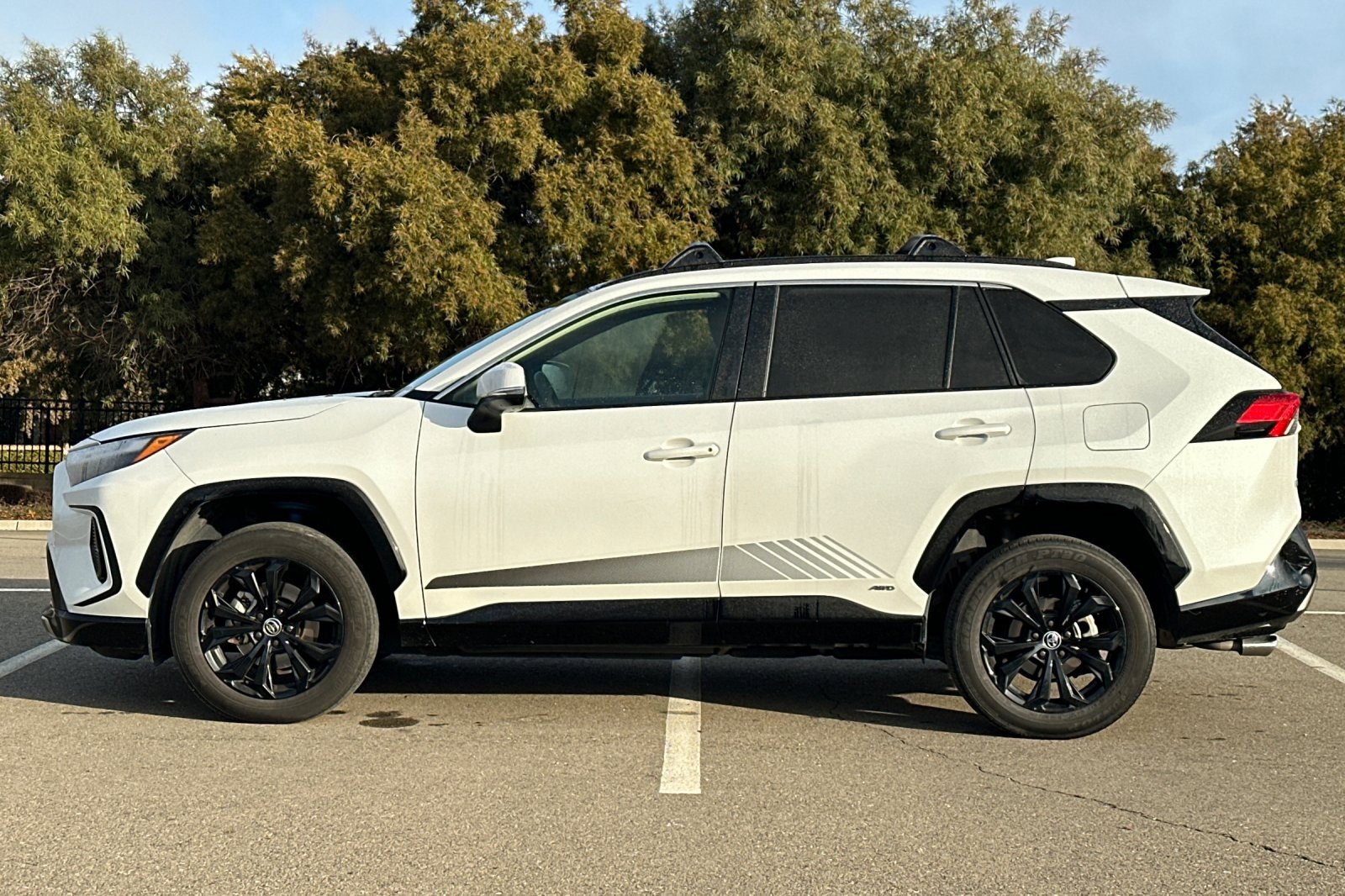 Used 2024 Toyota RAV4 SE image 7