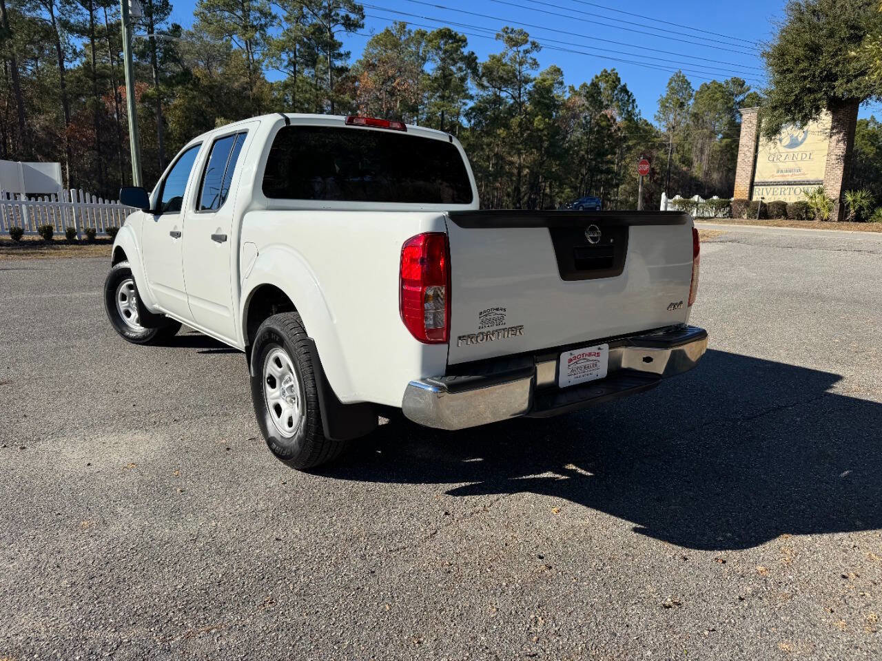 Used 2013 Nissan Frontier S image 29