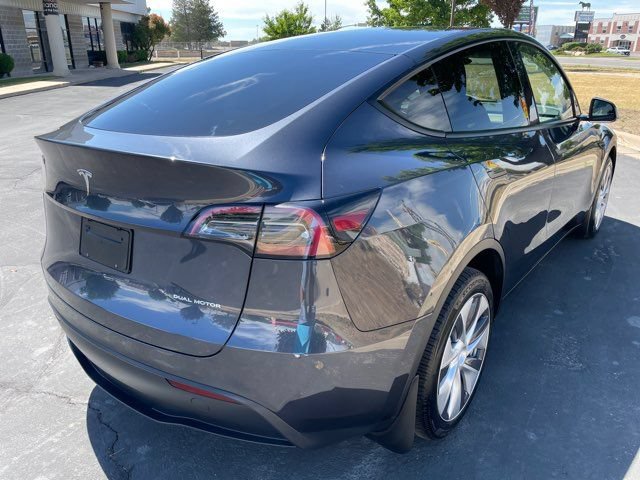Used 2024 Tesla Model Y Long Range AWD/4WD image 32