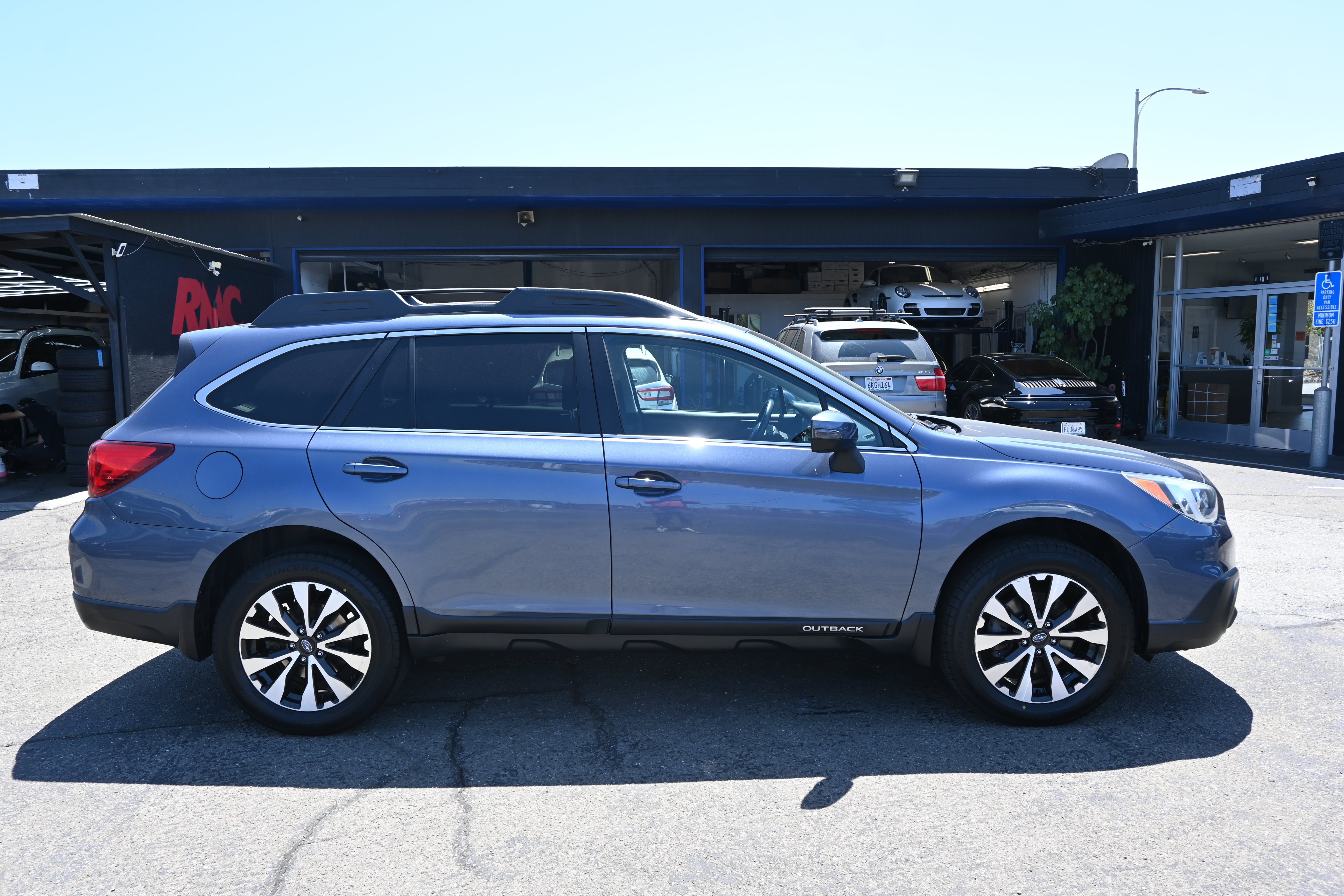 Used 2016 Subaru Outback 2.5i Limited w/ Popular Package #4 AWD/4WD image 3