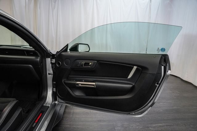 Used 2021 Ford Mustang Shelby GT500 w/ Technology Package RWD image 17