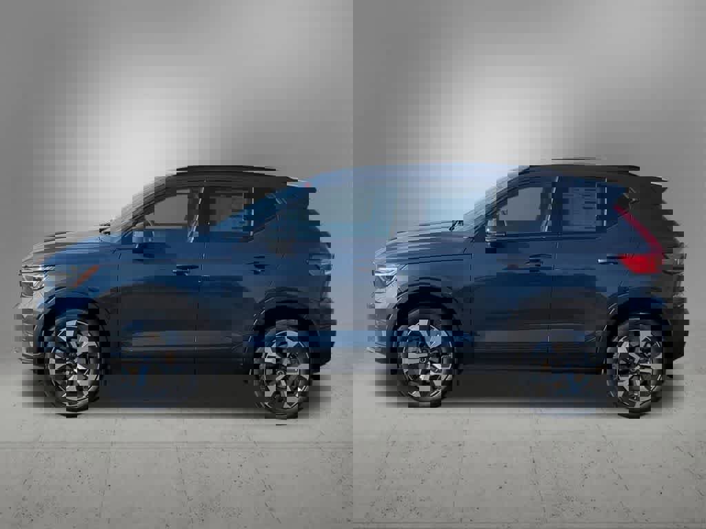 New 2026 Volvo XC40 B5 Core w/ Protection Package Premier image 3