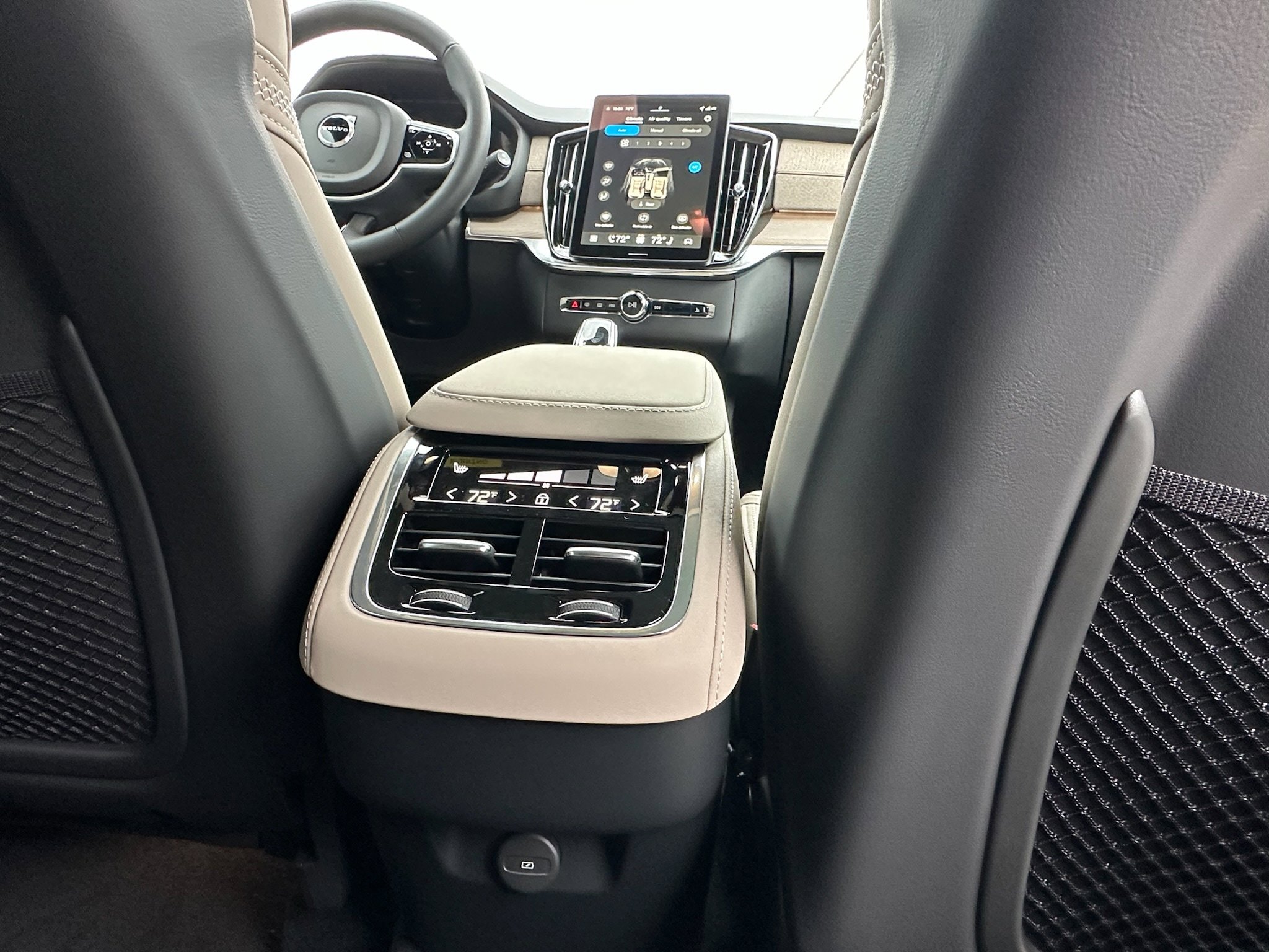 Used 2026 Volvo XC90 B6 Plus w/ Protection Package Premier AWD/4WD image 12