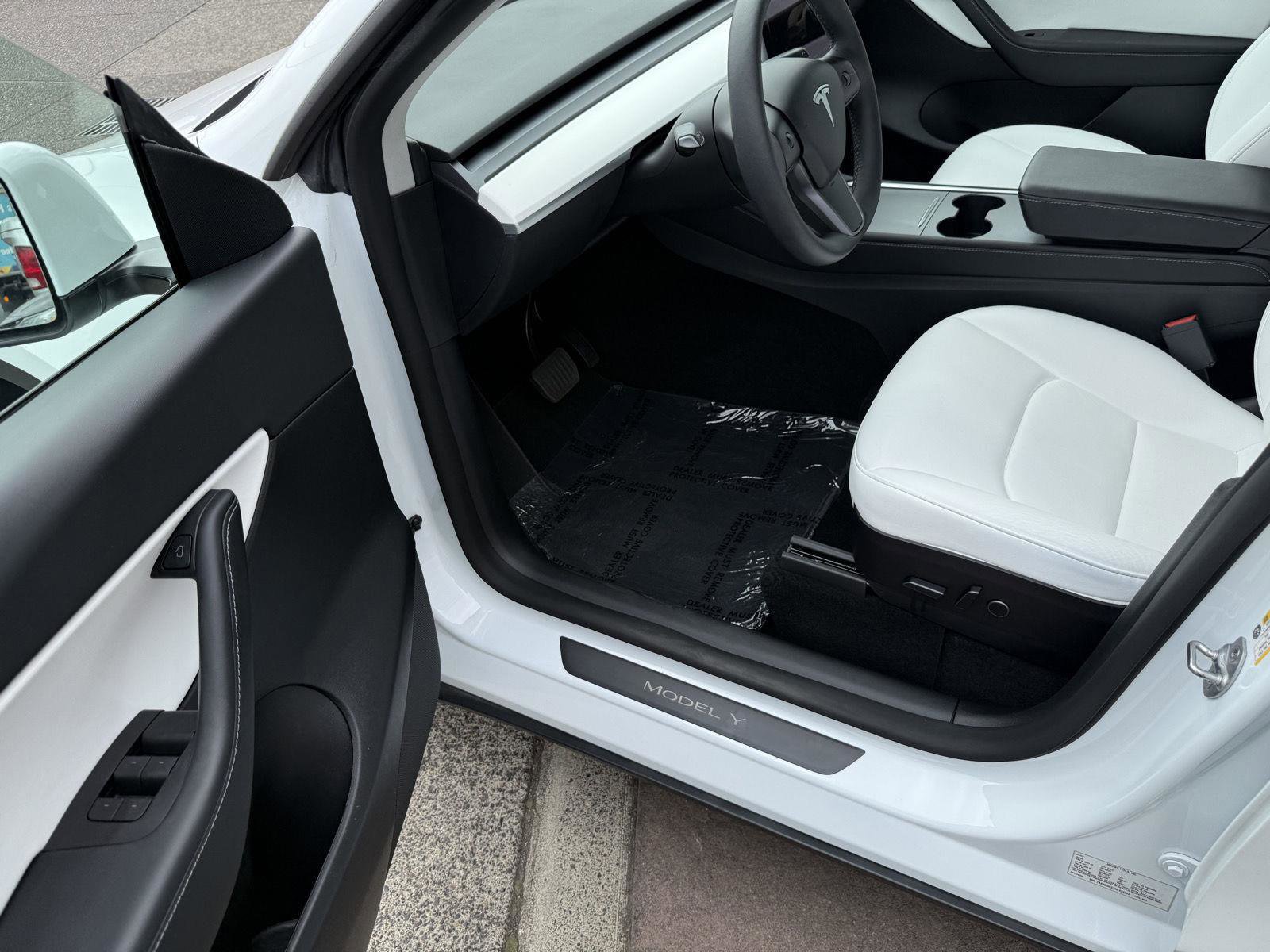 Used 2022 Tesla Model Y Long Range AWD/4WD image 28