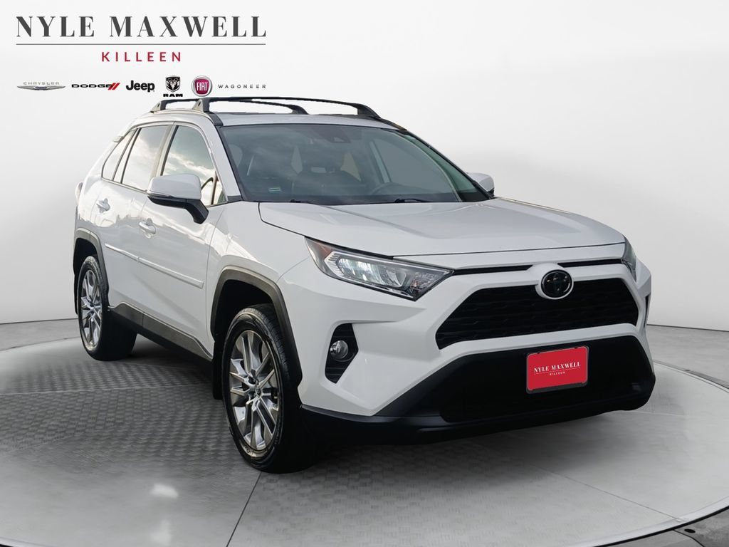 Used 2020 Toyota RAV4 XLE Premium FWD image 2