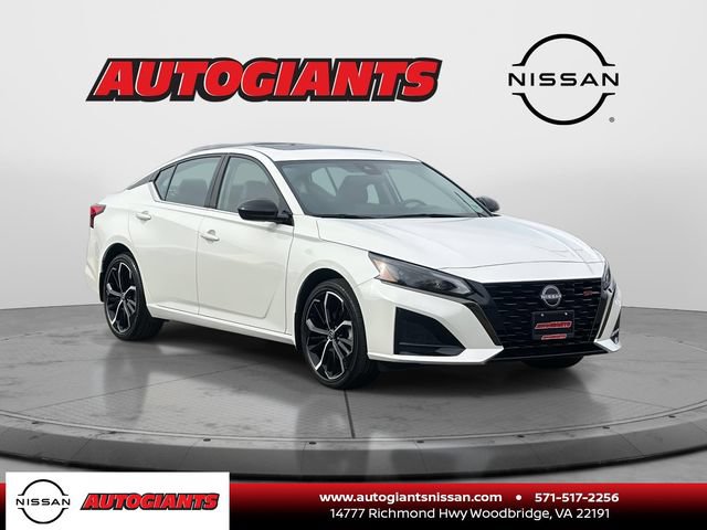 Used 2023 Nissan Altima 2.5 SR w/ SR Premium Package AWD/4WD image 1