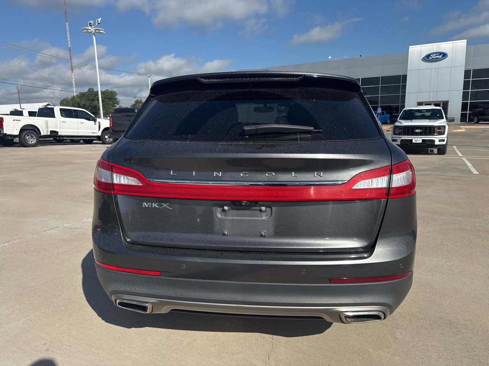 Used 2017 Lincoln MKX Select w/ Select Plus Package FWD image 4