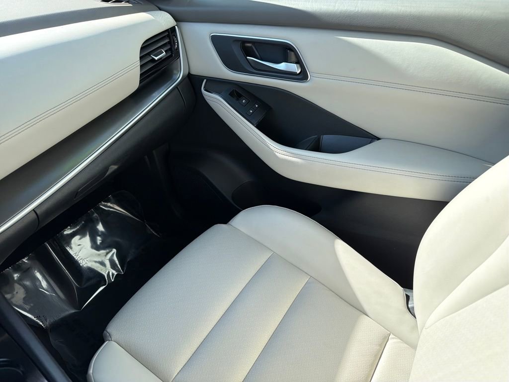 Certified 2021 Nissan Rogue SV w/ Premium Package FWD image 29