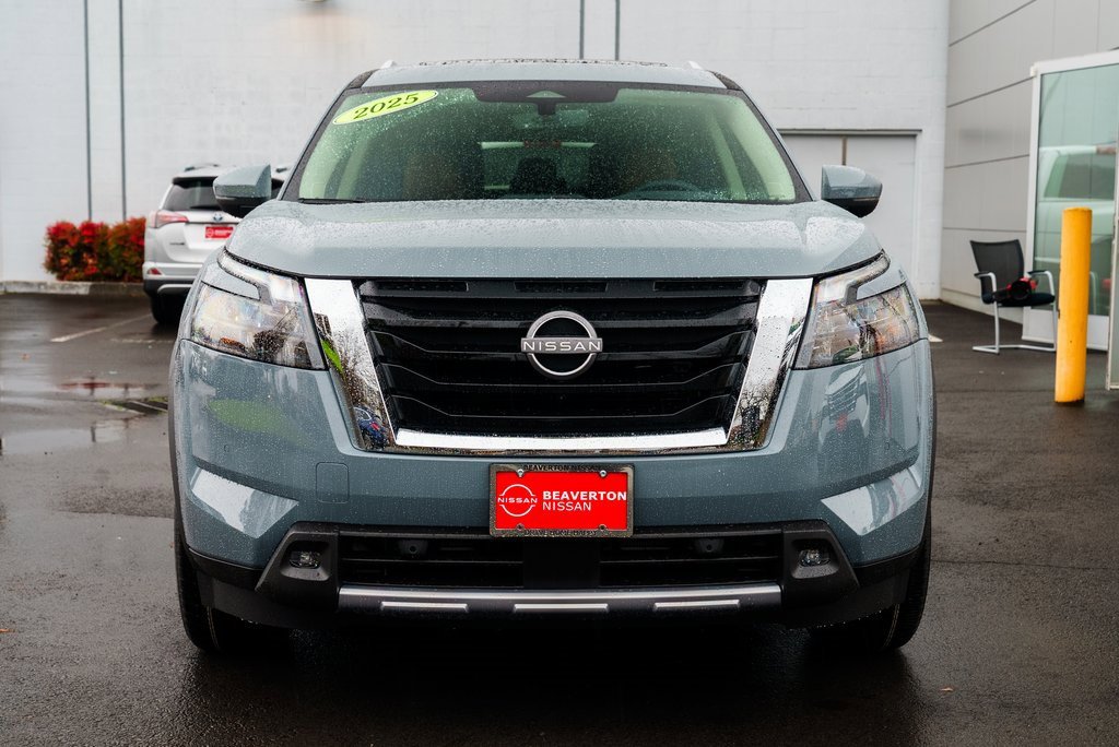 New 2025 Nissan Pathfinder Platinum image 2