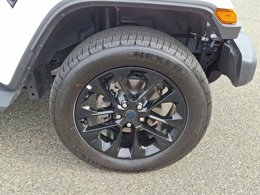Certified 2025 Jeep Wrangler Unlimited Sahara AWD/4WD image 17
