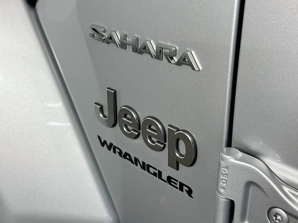 Used 2023 Jeep Wrangler Unlimited Sahara w/ Cold Weather Group AWD/4WD image 7