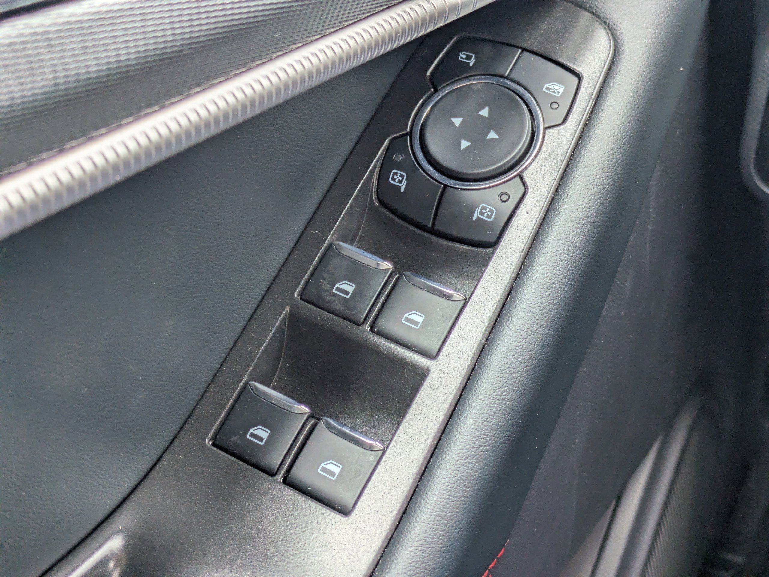 Used 2025 Ford Explorer ST-Line w/ Premium Package image 31