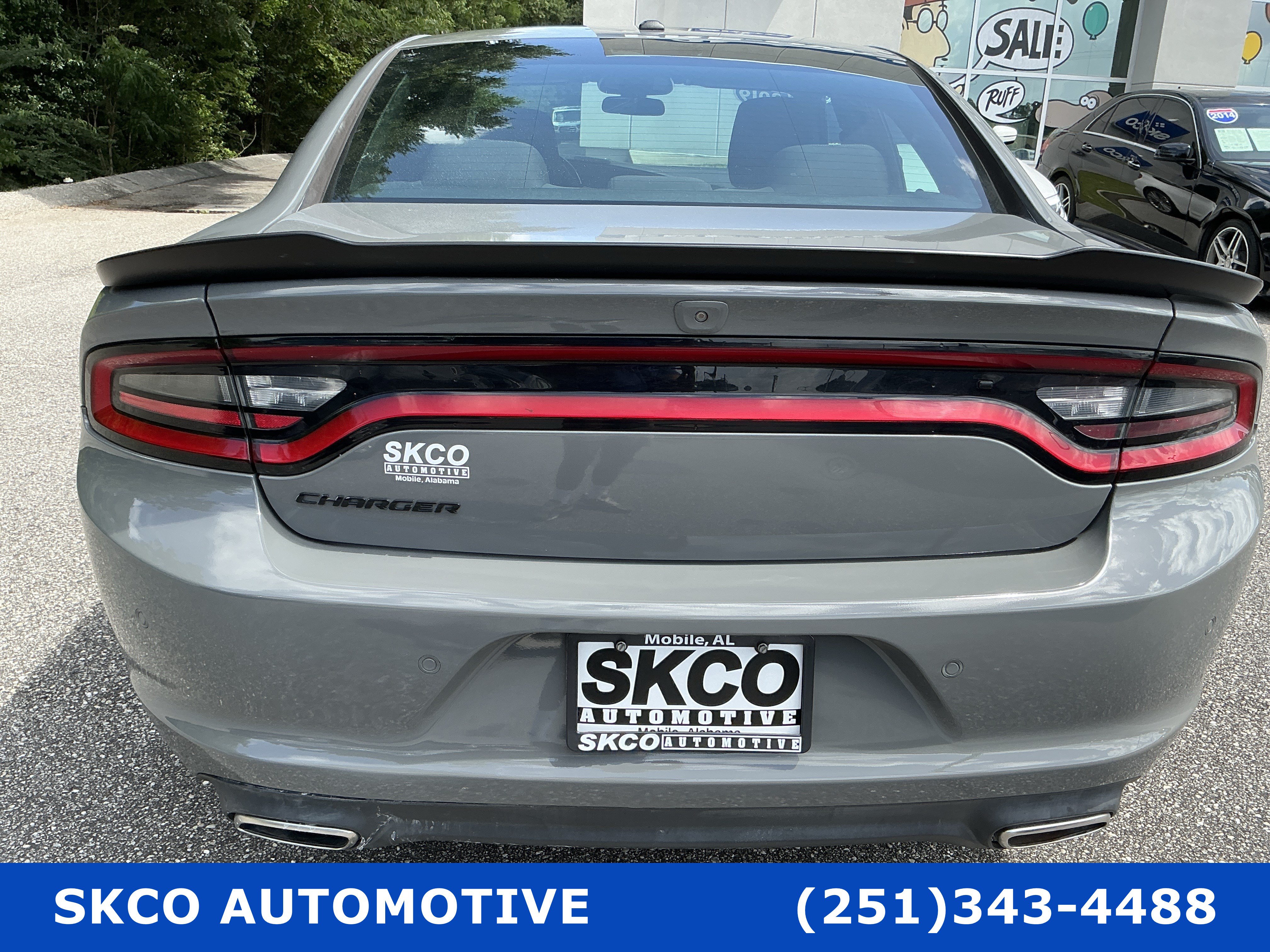 Used 2019 Dodge Charger SXT w/ Plus Group RWD image 4