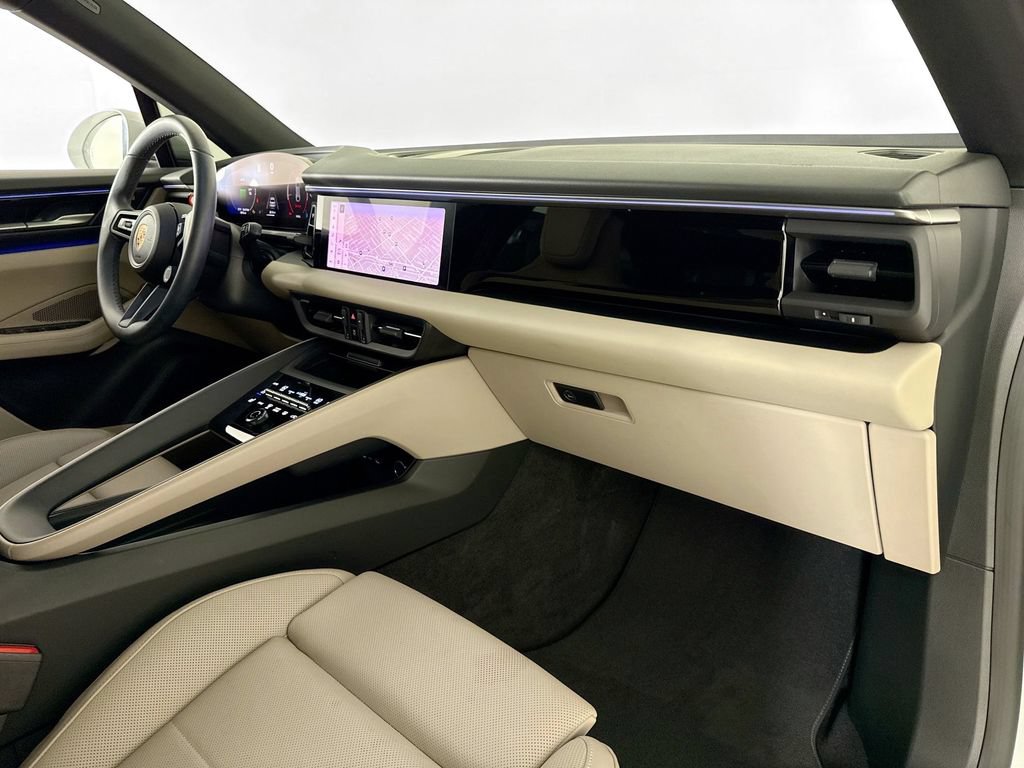 Certified 2025 Porsche Macan Electric RWD image 13